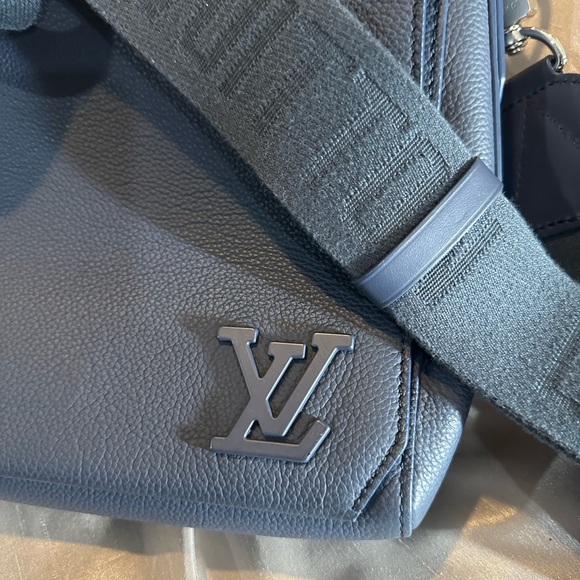 Louis Vuitton Black Men's Bag - Picture 2 of 9